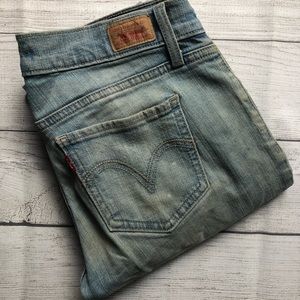 Levi’s | Distressed Jeans